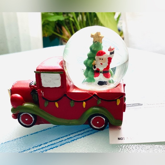 NEW Signature truck with Christmas tree and Santa in water/snow ball - Picture 4 of 5